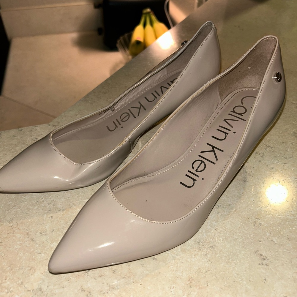 Calvin Klein Women's Beige Pointed-Toe Flats